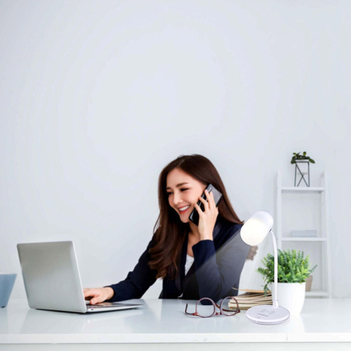 Светодиодная лампа с динамиком и беспроводным зарядным устройством Grundig Белый Ø 12 x 26 cm Пластик 3-в-1-6