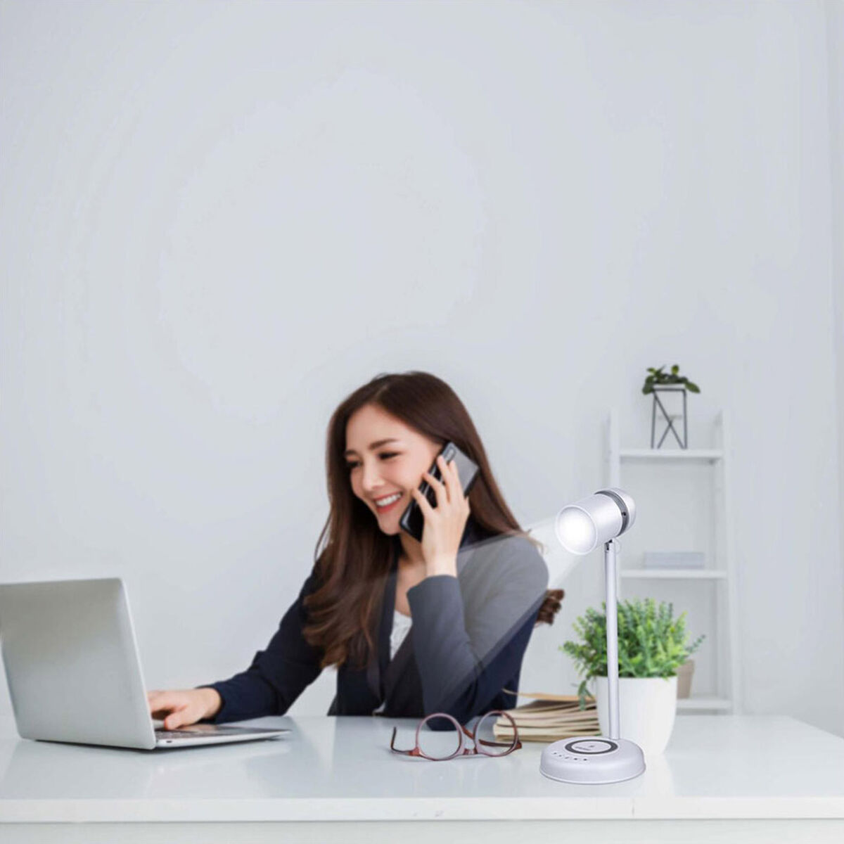 Светодиодная лампа с динамиком и беспроводным зарядным устройством Grundig Белый Ø 12 x 34 cm Пластик 3-в-1-5