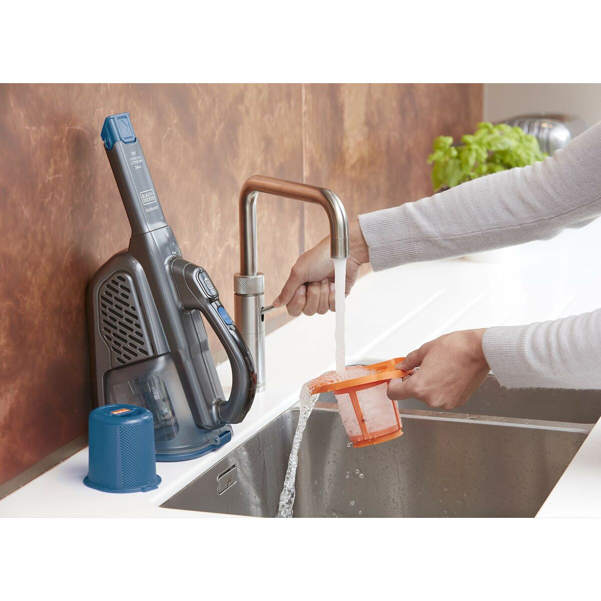 Ручной пылесос Black & Decker BHHV320J 24 W-4