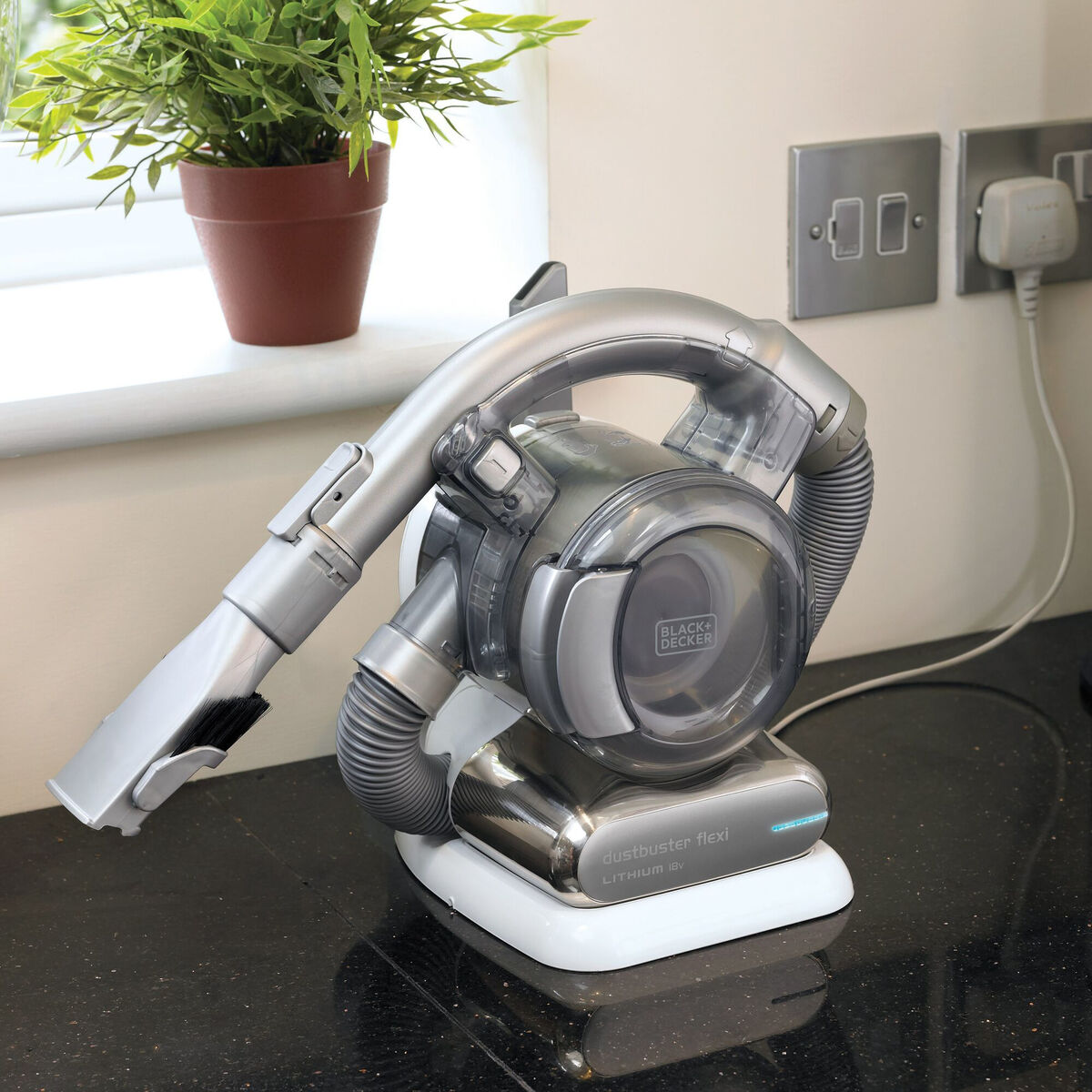 Ручной пылесос Black & Decker PD1820L-QW-4