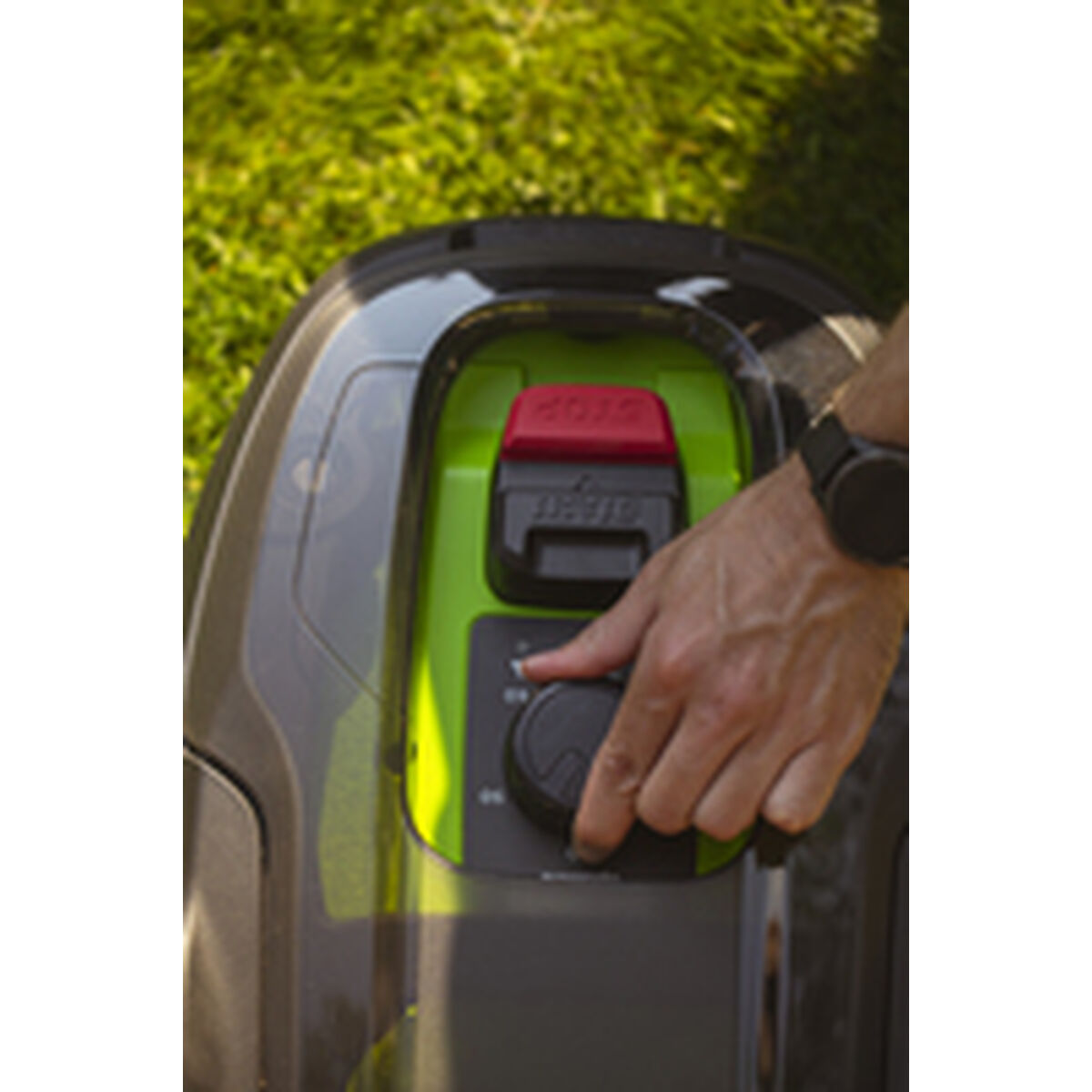 Çim biçme makinesi Greenworks 2513207-4