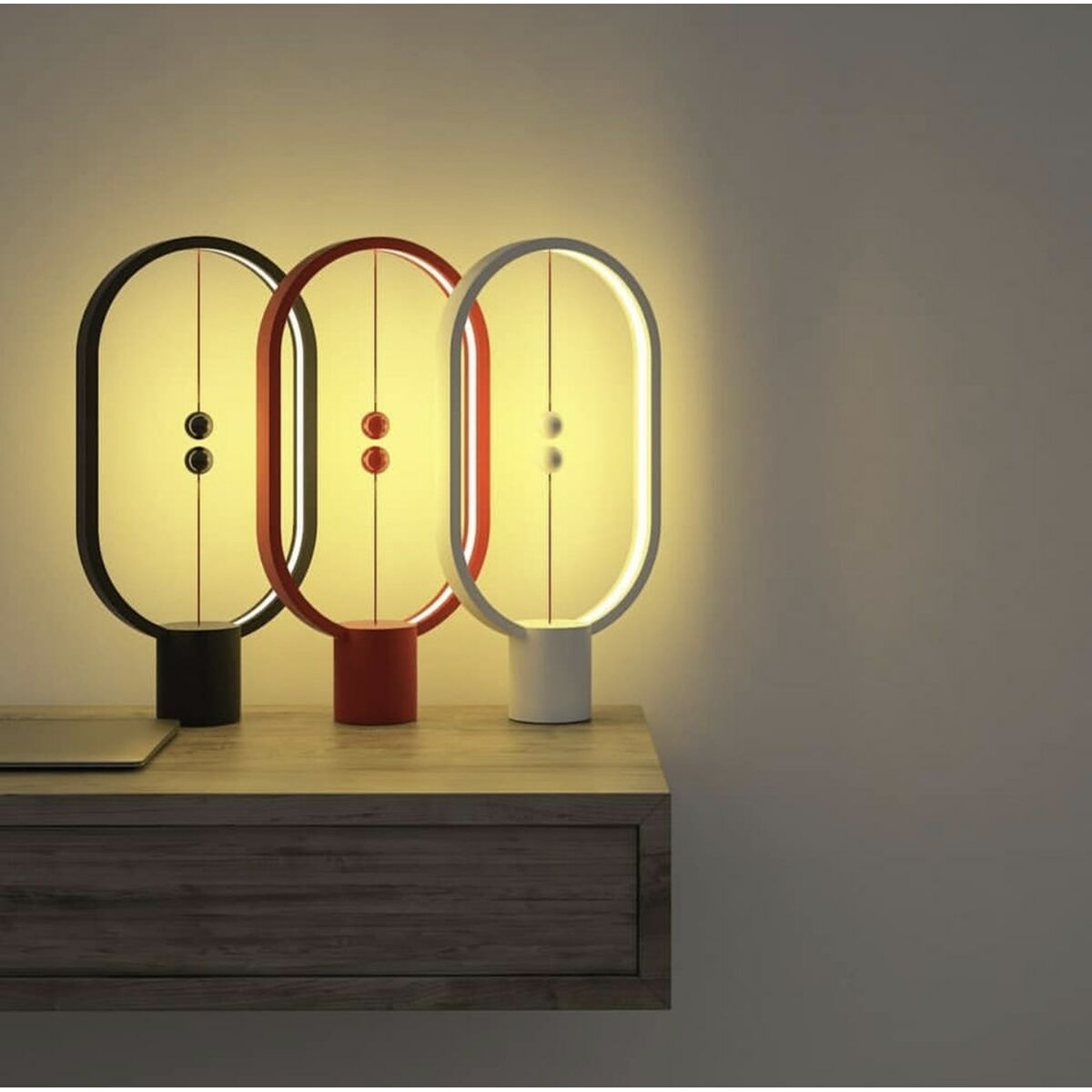 مصباح طاولة بلاستيكي أبيض دافئ من Allicacoc Heng Balance Ellipse 23 × 36 × 16 سم-2