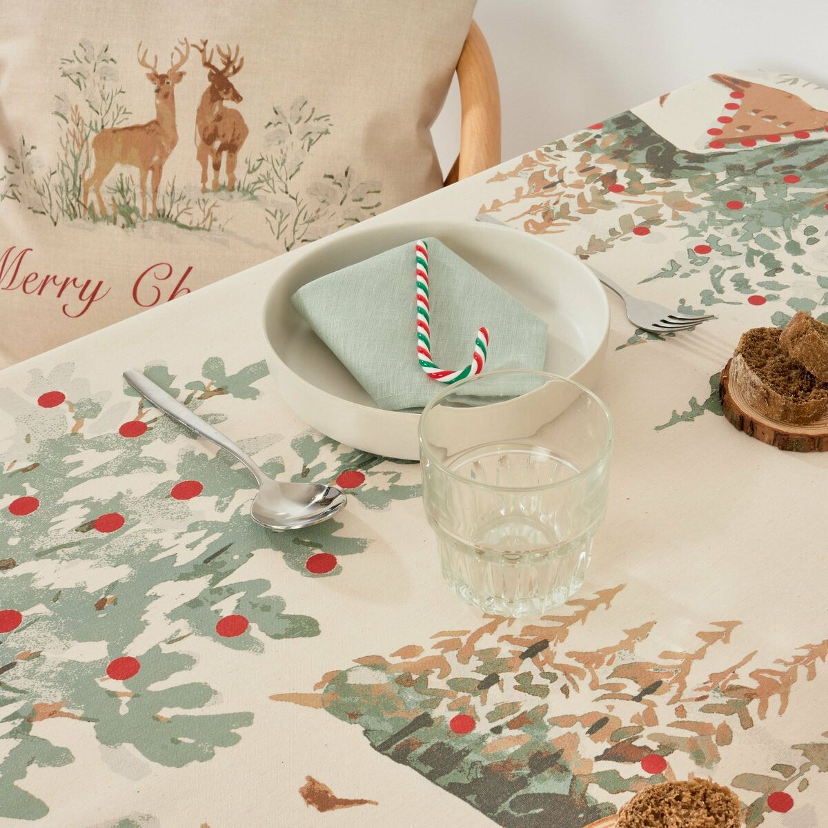 Скатерть устойчивая к пятнам Belum Christmas Deer 100 x 155 cm-4
