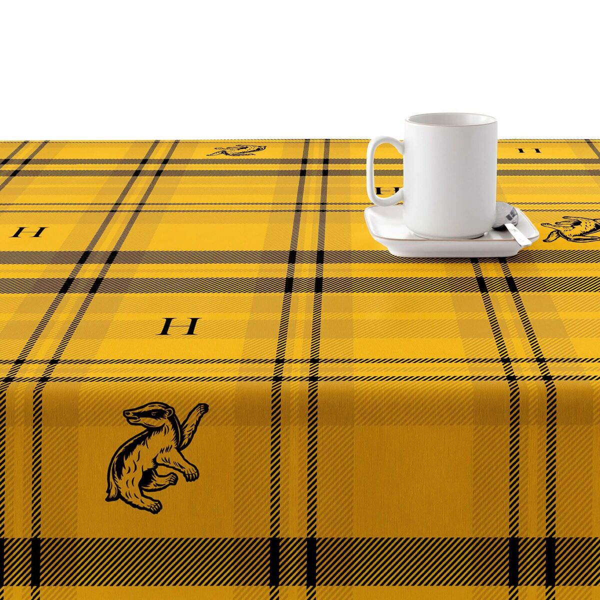 Harry Potter Hufflepuff stain resistant resin tablecloth 140 x 140 cm-2