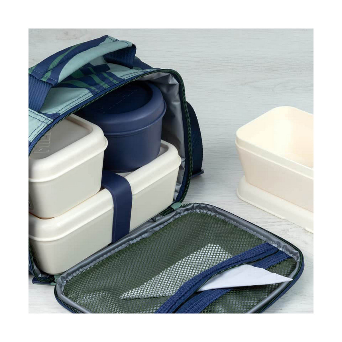 Квадратная коробочка для завтраков с крышкой Milan 330 ml-3