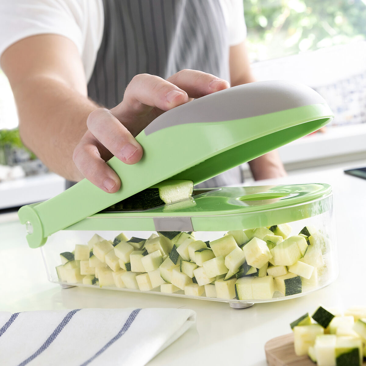 Vegetable cutter and grater with recipes and accessories 7-in-1 Choppie Expert InnovaGoods-3