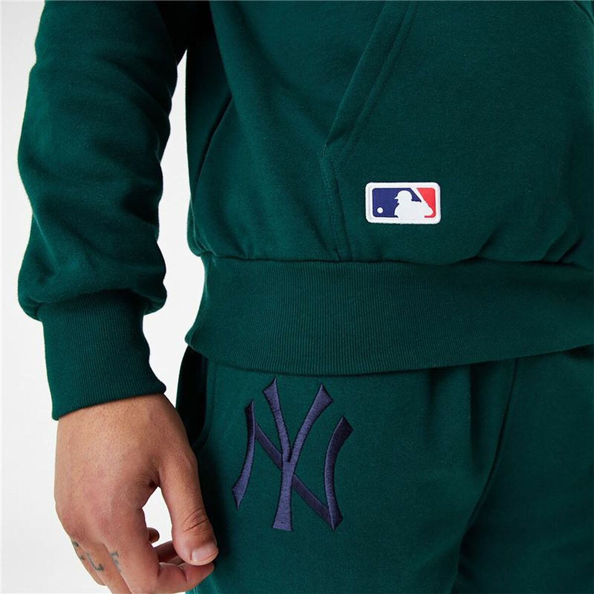 New Era League Essentials New York Yankees Unisex Hoodie Dark Green-3