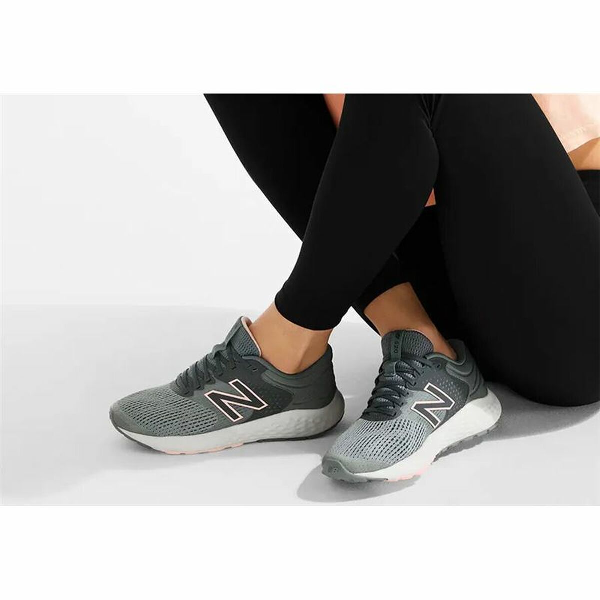 New Balance 520v7 Trainers Light Grey-6