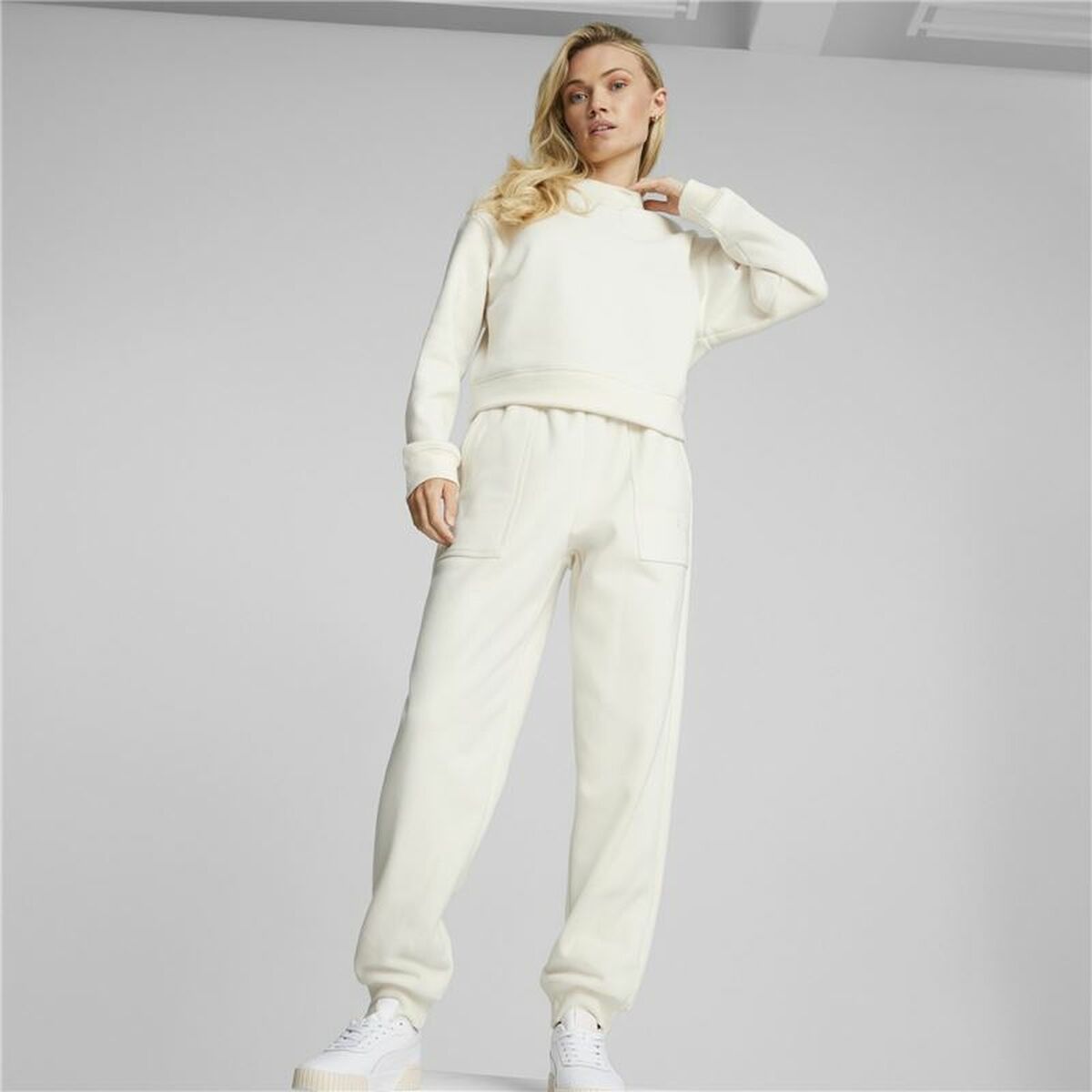 Женский спортивный костюм Puma Loungewear Белый-3
