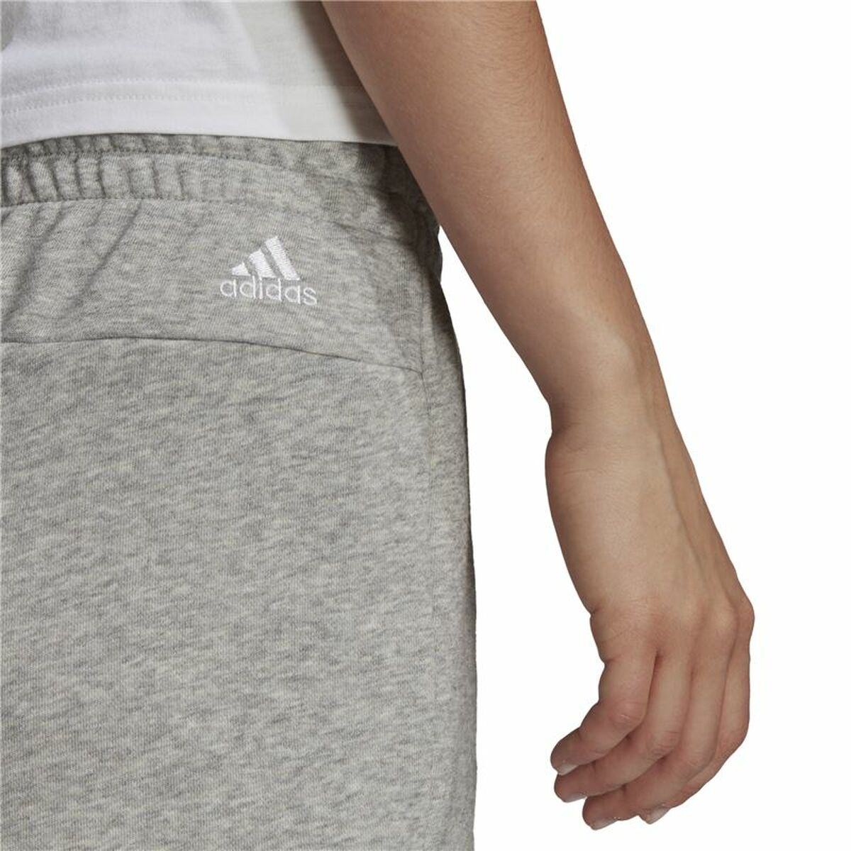 运动女性短裤Adidas Essentials Slim Logo灰色-2