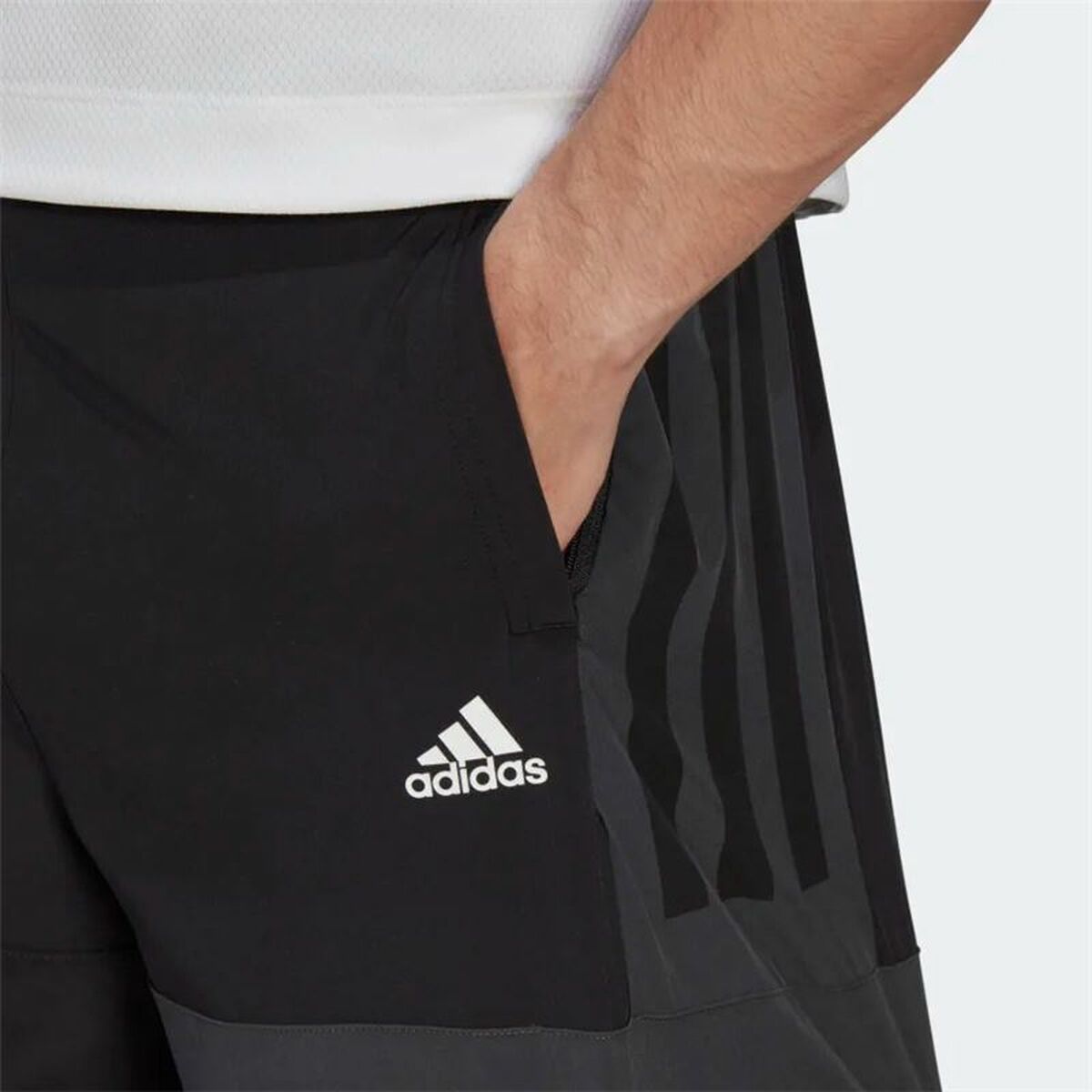 Спортивные мужские шорты Adidas Colourblock  Чёрный-3