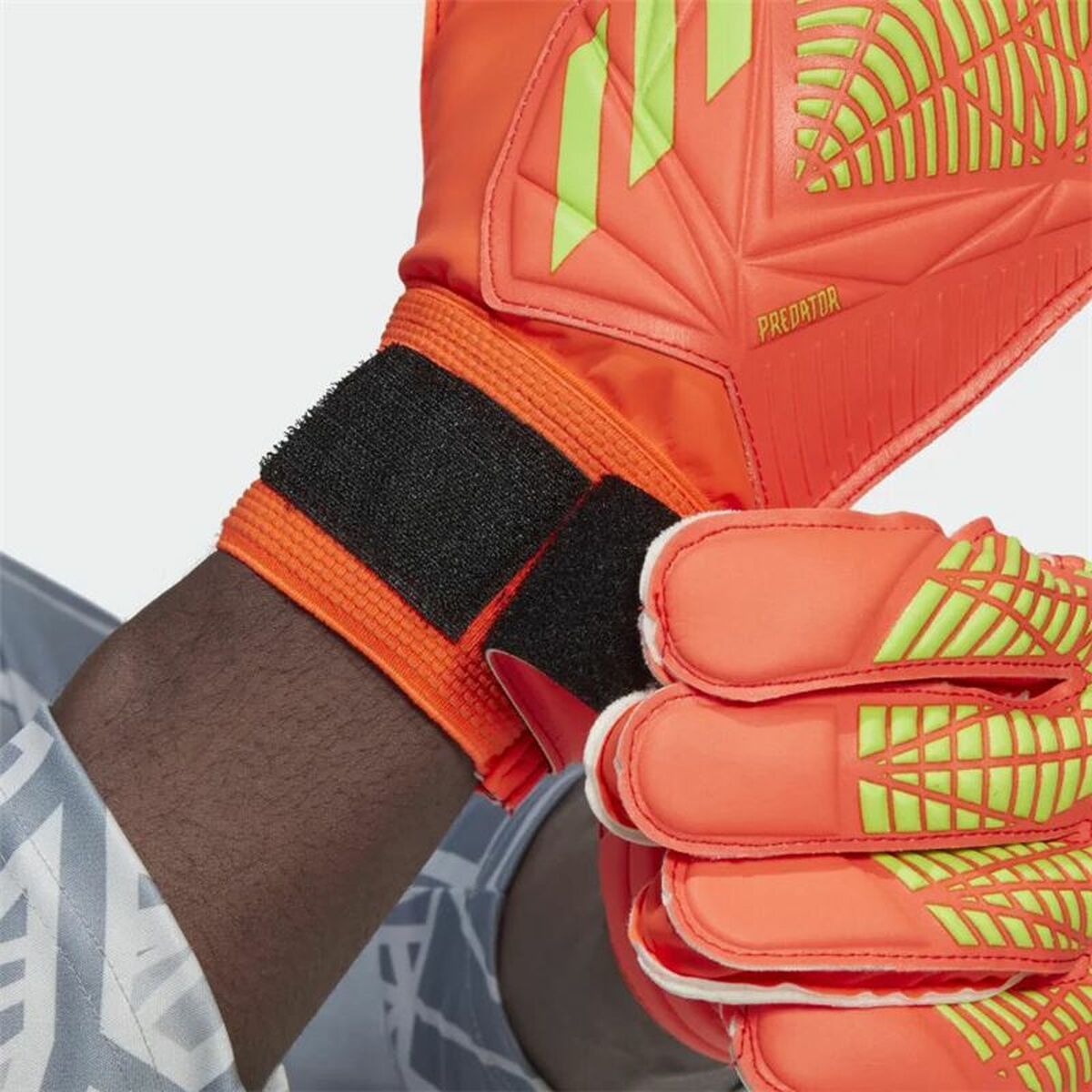 Перчатки вратаря Adidas Predator Edge-4