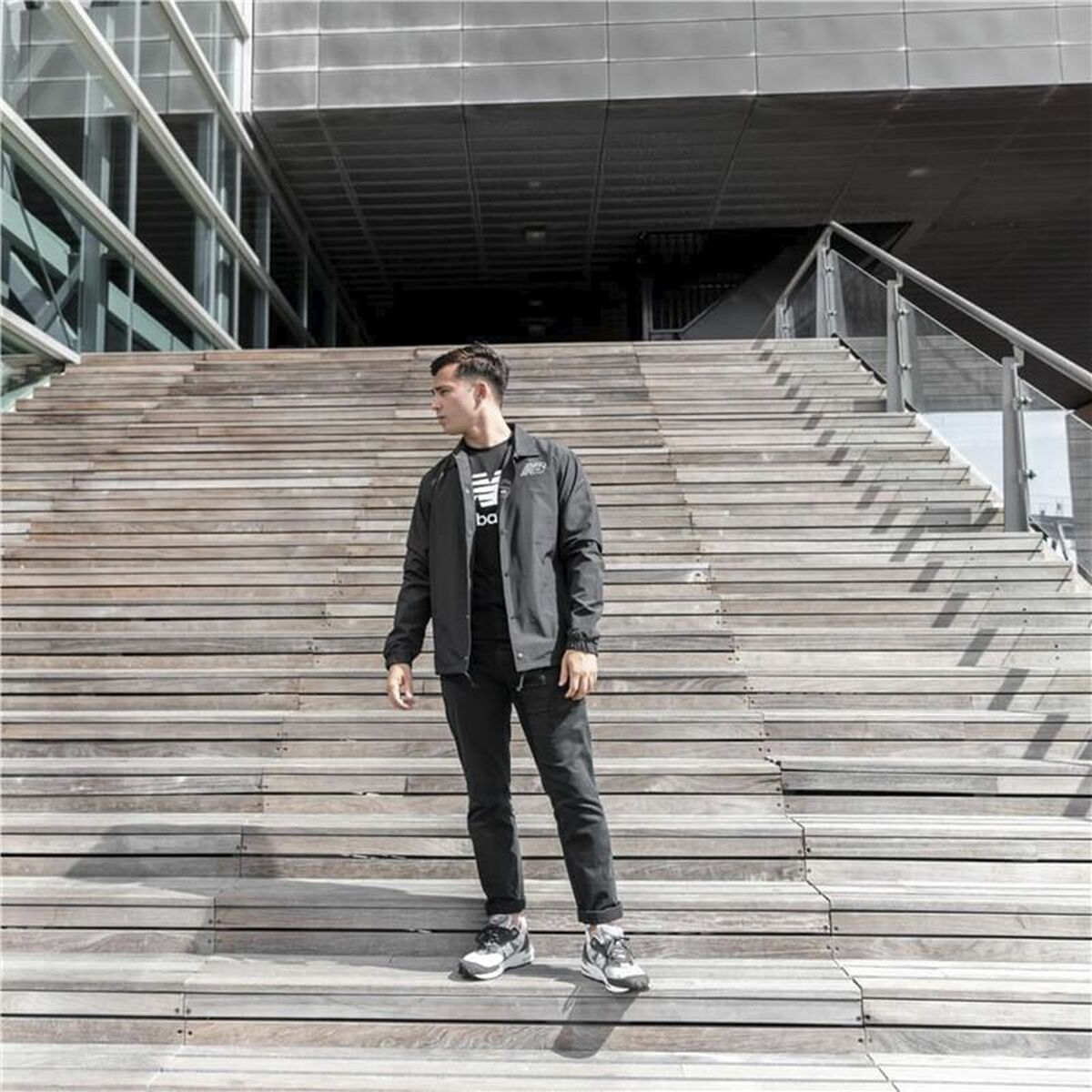 Мужская спортивная куртка New Balance 815 Чёрный-2