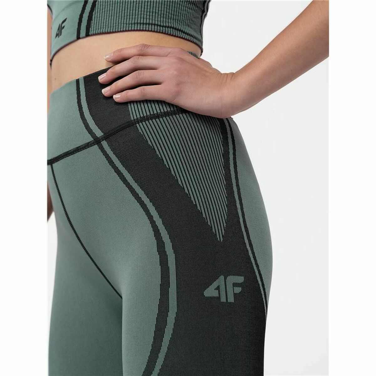Женские спортивные колготки 4F  Functional-7