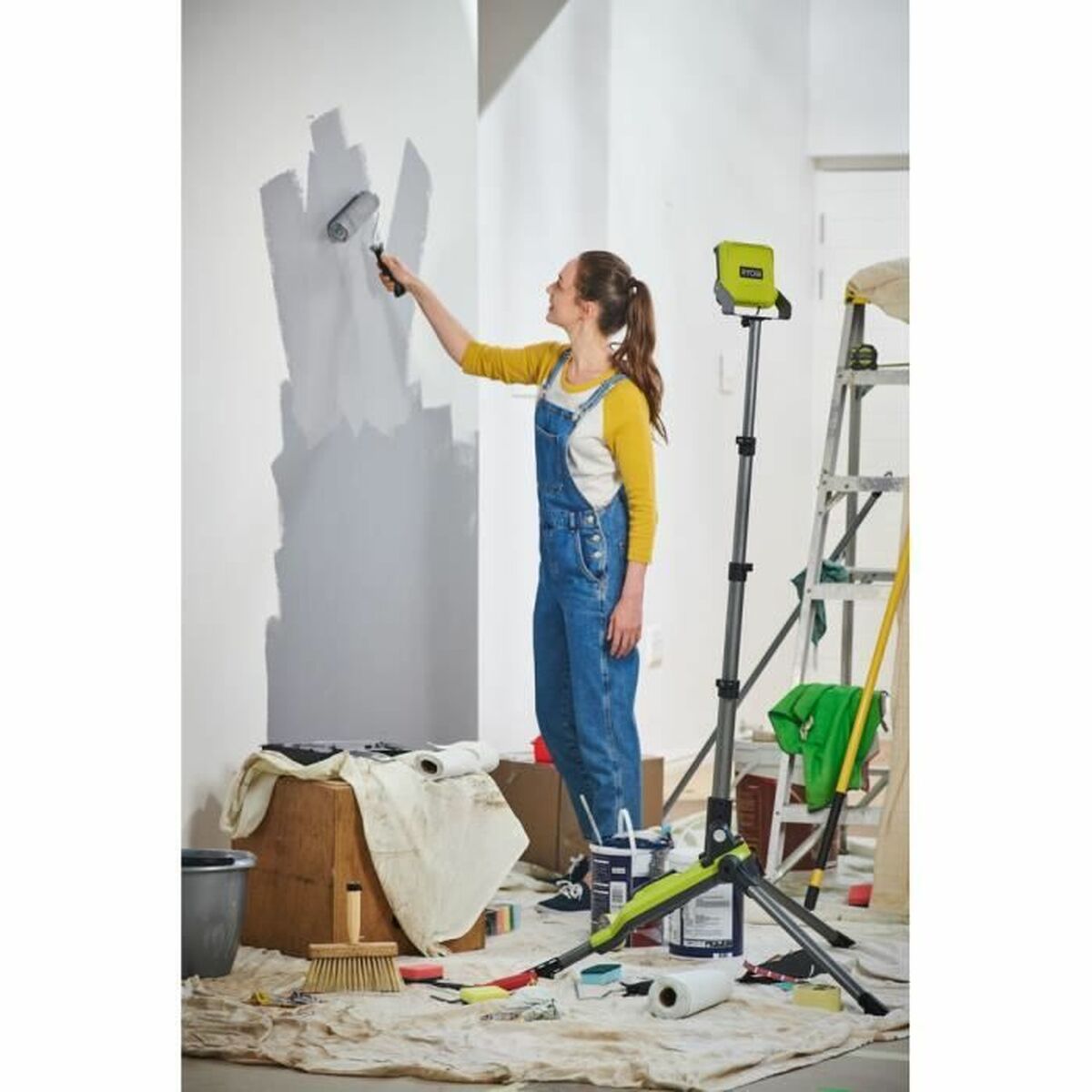 Портативный трипод Ryobi R18TL-0 Освещение-4