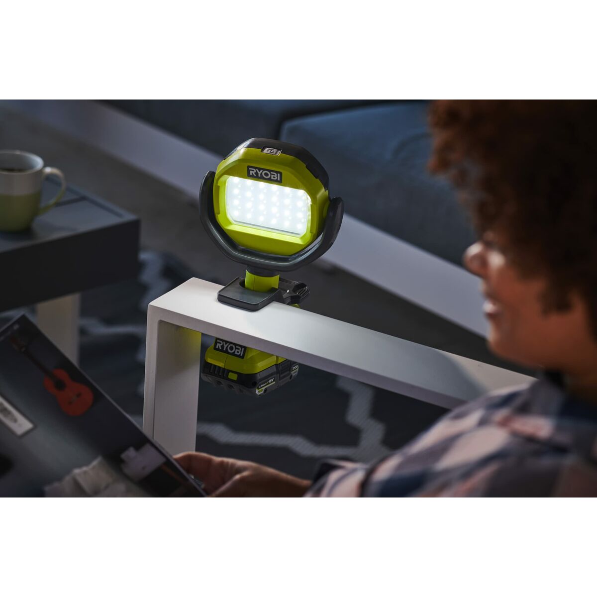Фонарь LED Ryobi 900 Lm-4