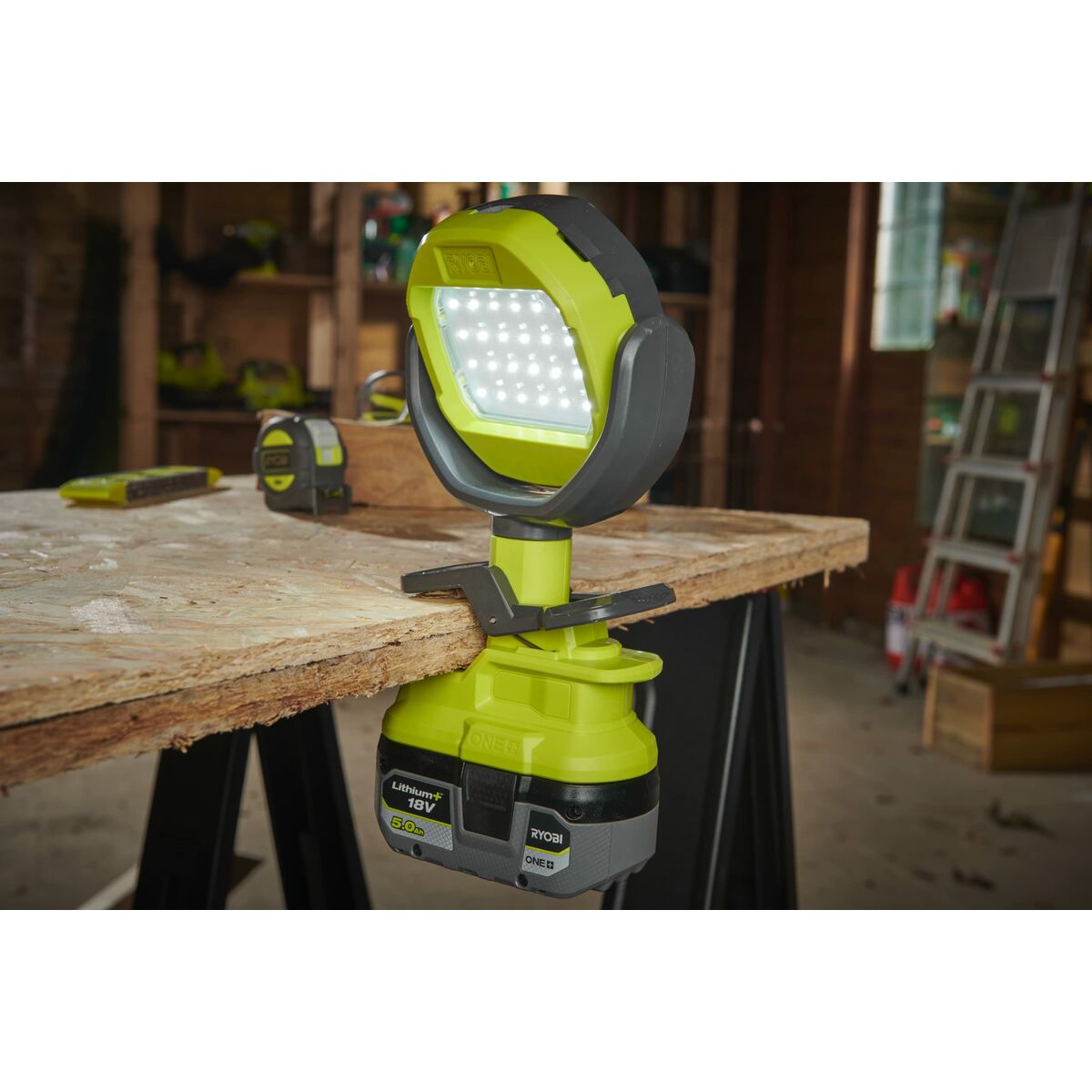 Фонарь LED Ryobi 900 Lm-6