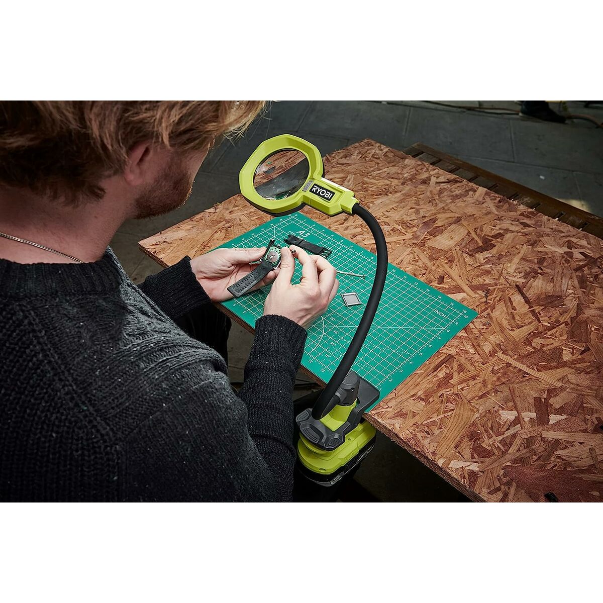 Лупа с светодиодами Ryobi Гибкая рука 2,25x 5x 400 lm-3