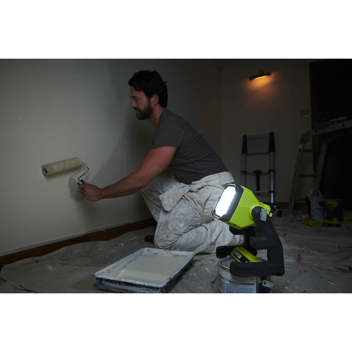 Фонарь LED Ryobi-2