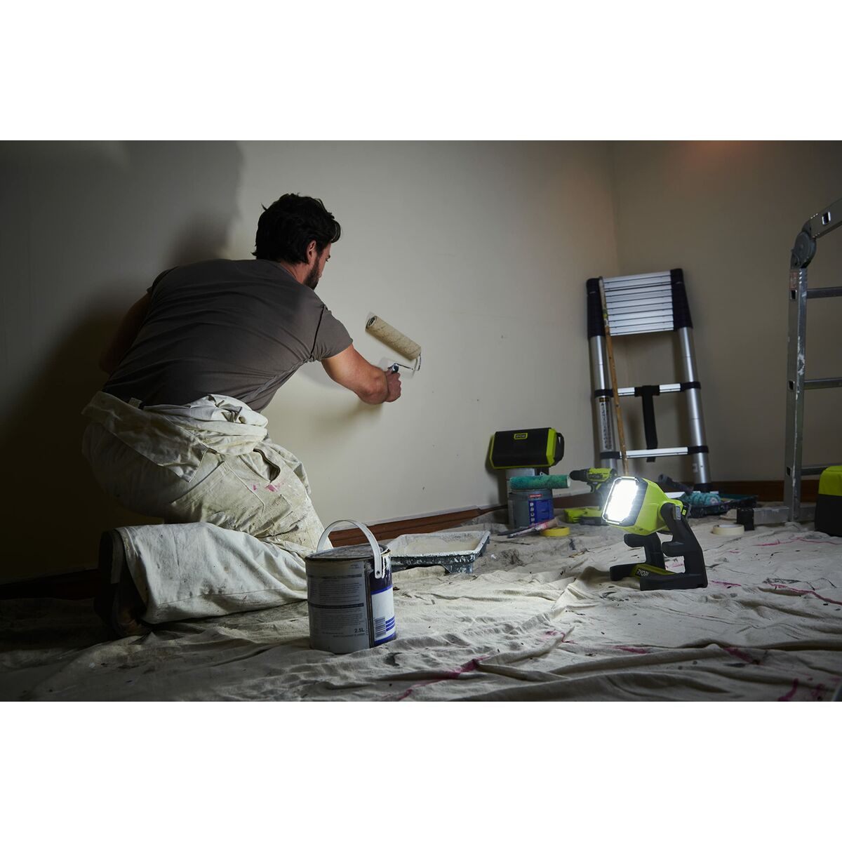 Фонарь LED Ryobi-3