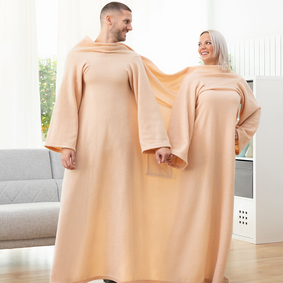 Одеяло-халат на двоих с карманом по центру Doublanket InnovaGoods-2