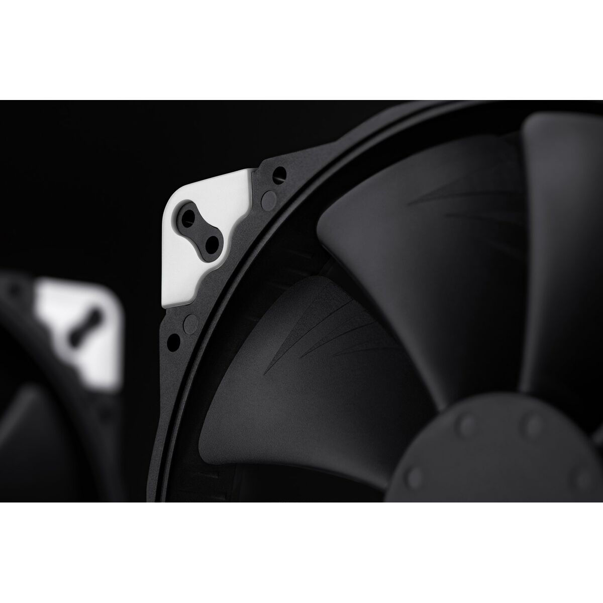 Вентилятор в корпусе Noctua NF-A20 PWM CH.BK.S Ø 20 cm-3