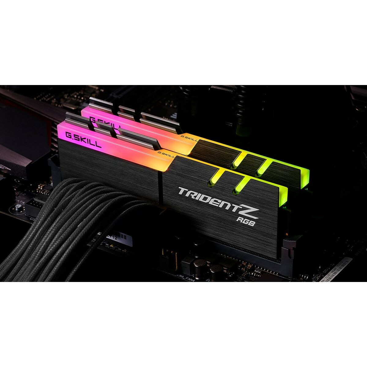 Память RAM GSKILL F4-4800C20D-32GTZR DDR4 32 GB CL20-2