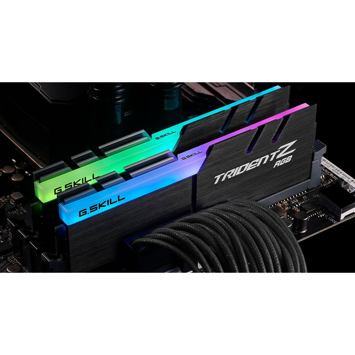 Память RAM GSKILL F4-4800C20D-32GTZR DDR4 32 GB CL20-3