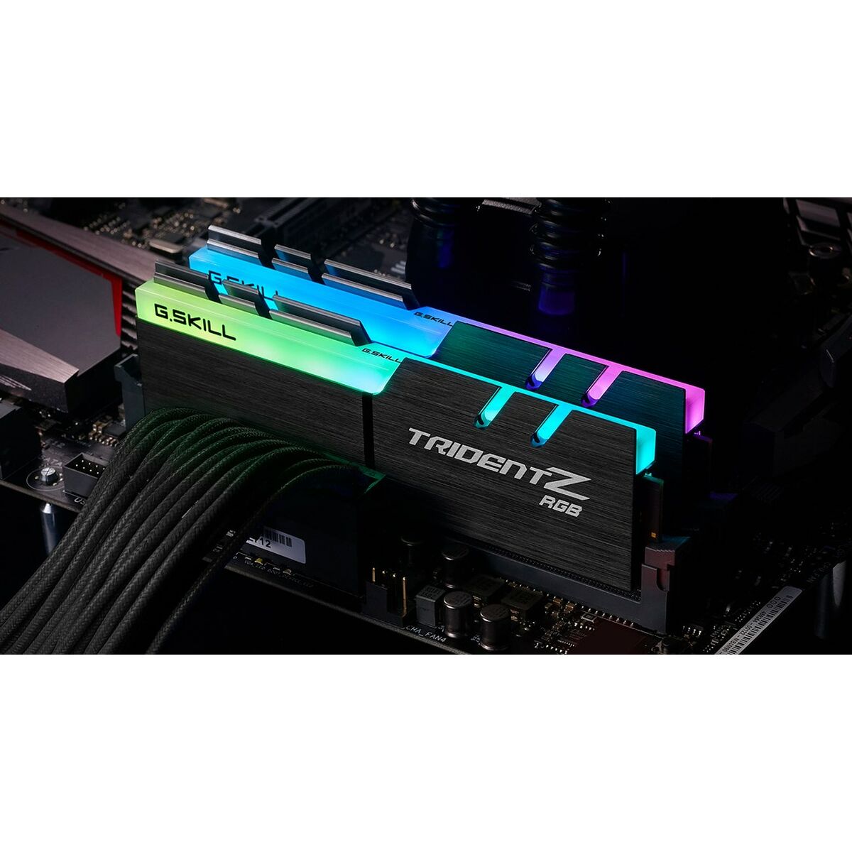 Память RAM GSKILL F4-4800C20D-32GTZR DDR4 32 GB CL20-5