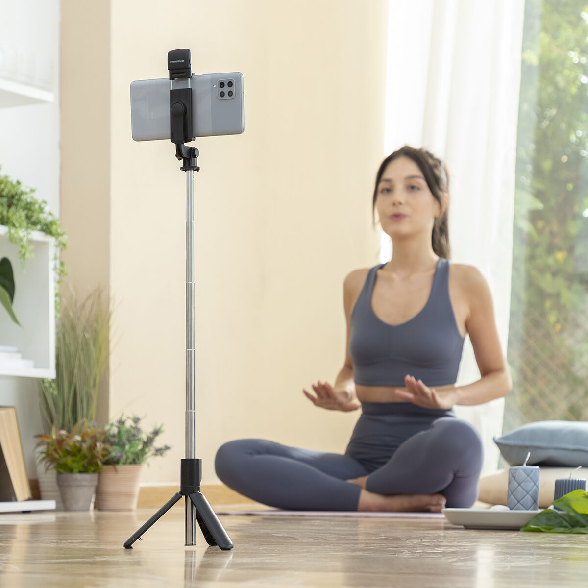 Retractable tripod for mobile devices with lighting and Tridiex InnovaGoods remote control-7