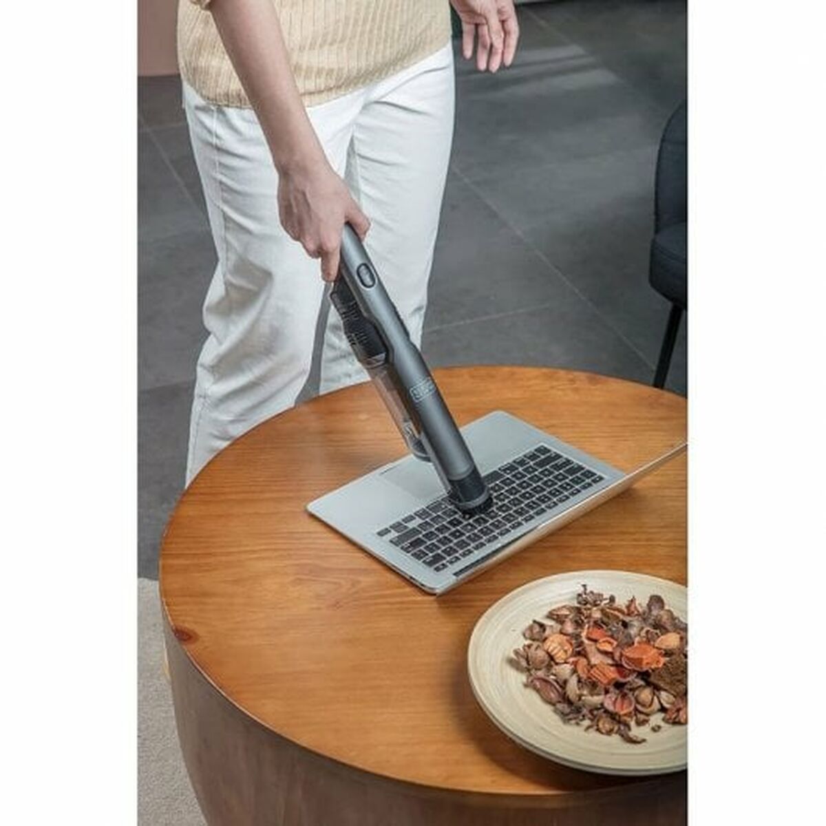 Ручной пылесос Black & Decker DVC320B21-QW-4